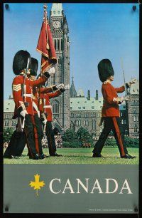 6j127 CANADA Canadian travel poster '60s wonderful image of soldiers on parade!