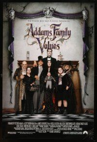 7p022 ADDAMS FAMILY VALUES DS 1sh '93 Christina Ricci, the family just got a little stranger!