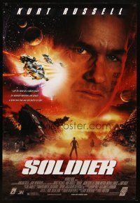 7p630 SOLDIER 1sh '98 huge close-up of Kurt Russell, wild sci-fi images!