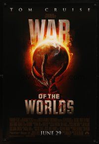 7p770 WAR OF THE WORLDS advance DS 1sh '05 Spielberg, cool alien hand holding Earth artwork!
