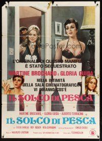 7k583 IL SOLCO DI PESCA Italian 1p '75 art of sexy Martine Brochard & Gloria Guida half-dressed!