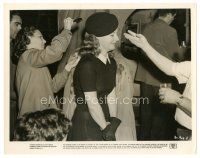 7s094 ANN SHERIDAN 8x10 still '40s candid c/u getting splashed with water for an upcoming scene!