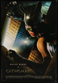 8j014 CATWOMAN Pakistani '04 great image of sexy Halle Berry in mask!
