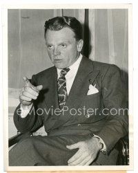 8k484 JAMES CAGNEY 6.75x8.5 news photo '40 denying any Communist affiliations made against him!