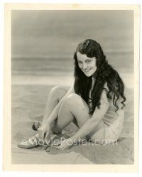 8k595 LOTTICE HOWELL 8x10 still '30s sexy smiling close up of the actress sitting on beach!