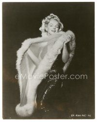 8k641 MARILYN MONROE 7.25x9.5 still '57 glamorous image holding fur from The Prince and the Showgirl
