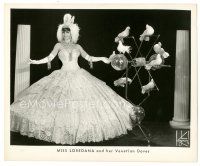 8k680 MISS LOREDANA 8x10 still '40s exotic Italian circus performer & eight trained Venetian doves!
