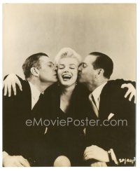 8k753 PRINCE & THE SHOWGIRL 7.5x9.25 still '57 Marilyn Monroe kissed by Laurence Olivier & Rattigan!