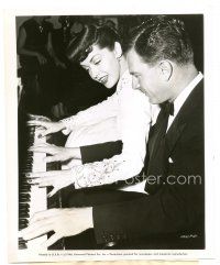 8k861 SMASH-UP candid 8x10 still '46 Eddie Albert teaches piano to Marsha Hunt between scenes!