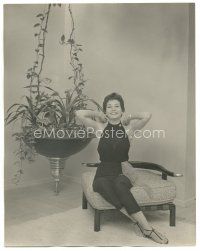 8m146 UNKNOWN ACTRESS deluxe 11x14 still '60s please help identify!