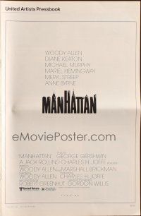 8m768 MANHATTAN pressbook '79 classic image of Woody Allen & Diane Keaton by Brooklyn bridge!