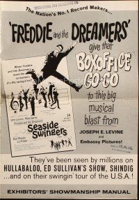 8m872 SEASIDE SWINGERS pressbook '65 Freddie & The Dreamers, the swingin'est hit that ever swung!