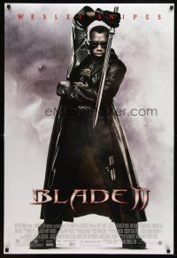 8s101 BLADE II DS 1sh '02 great image of Wesley Snipes in leather coat w/sword!