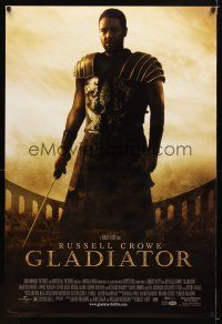 8s307 GLADIATOR DS 1sh '00 Ridley Scott, cool image of Russell Crowe in the Coliseum!