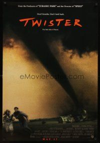 8s806 TWISTER advance DS 1sh '96 storm chasers Bill Paxton & Helen Hunt running away from tornado!