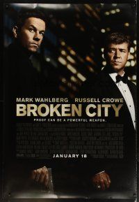 9c494 BROKEN CITY DS bus stop '13 cool image of Mark Wahlberg & Russell Crowe!
