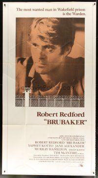 9c088 BRUBAKER int'l 3sh '80 warden Robert Redford is the most wanted man in Wakefield prison!