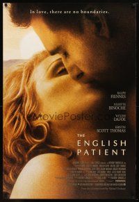 9k148 ENGLISH PATIENT 1sh '96 Ralph Fiennes & Kristin Scott Thomas kiss close-up!