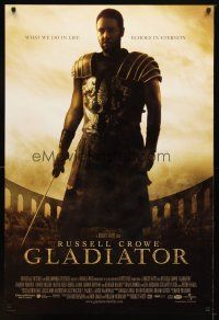 9k204 GLADIATOR int'l DS 1sh '00 Ridley Scott, cool image of Russell Crowe in the Coliseum!