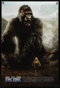 9k358 KING KONG DS 1sh '05 cool image of Naomi Watts & giant ape!