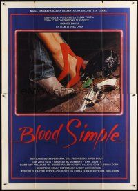 9s023 BLOOD SIMPLE Italian 2p '85 Joel & Ethan Coen, different image of feet & gun on floor!