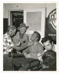 9t064 ALONG THE GREAT DIVIDE candid 8x10 still '51 Kirk Douglas & Walter Brennan laughing on set!