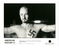 9t322 AMERICAN HISTORY X 8x10 still '98 best image of Edward Norton as skinhead neo-Nazi!