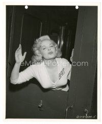 9t081 BAIT candid 8x10 key book still '54 sexy Cleo Moore arrives on train to New York premiere!
