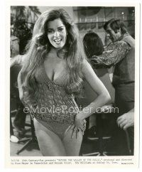 9t361 BEYOND THE VALLEY OF THE DOLLS 8x10 still '70 Russ Meyer, sexy barely-dressed Edy Williams!