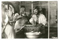 9t122 FIDDLER ON THE ROOF deluxe candid 6.5x9.5 still '72 director Norman Jewison smiling w/ cast!