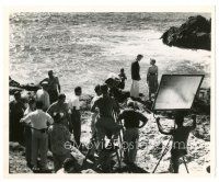 9t131 FROM HERE TO ETERNITY candid 8x10 still '53 Lancaster & Kerr filmed in Hawaii by Lippman!