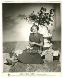 9t658 JOAN CRAWFORD deluxe 8x10 key book still '40s sitting on floor knitting with her cute dog!