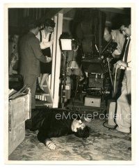 9t263 TALK OF THE TOWN candid 8x10 still '42 George Stevens directs Cary Grant & Jean Arthur on set!