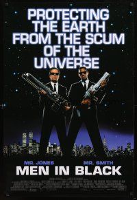 9w473 MEN IN BLACK 1sh '97 Will Smith & Tommy Lee Jones protecting Earth!