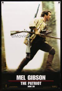 9w562 PATRIOT teaser DS 1sh '00 huge close up image of Mel Gibson running w/guns!