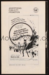 1c896 THOROUGHLY MODERN MILLIE pressbook R72 Bob Peak art of singing & dancing Julie Andrews!
