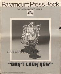 1c569 DON'T LOOK NOW pressbook '74 Julie Christie, Donald Sutherland, directed by Nicolas Roeg!