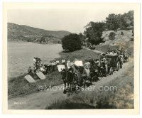 1h011 BARDELYS THE MAGNIFICENT candid 8x10 still '26 King Vidor & crew film horse carriages on road