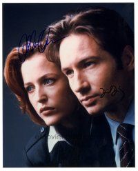 1r0898 DAVID DUCHOVNY/GILLIAN ANDERSON signed color 8x10 REPRO still '90s close up of X-File stars