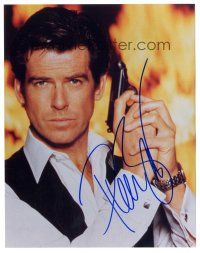 1r1181 PIERCE BROSNAN signed color 8x10 REPRO still '00s as James Bond 007 w/ gun from Goldeneye!