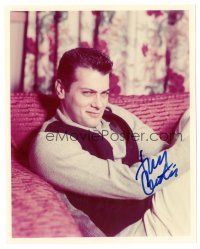 1r1291 TONY CURTIS signed color 8x10 REPRO still '80s great full-length portrait seated on couch!