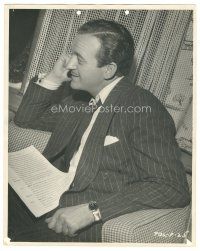 1r0224 DAVID NIVEN signed deluxe 11x14 still '40s relaxing in chair while reading a movie script!