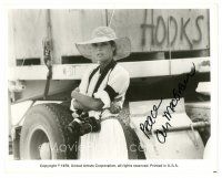 1r0469 ALI MACGRAW signed 8x10 still '78 great portrait with hat & cameras by truck from Convoy!