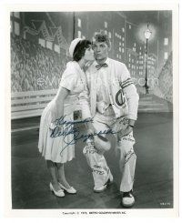 1r0528 DEBBIE REYNOLDS signed 8x10 still '75 great full-length c/u from That's Entertainment Part 2!