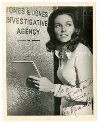 1r0624 LEE MERIWETHER signed TV 8x10 still '70s close up of the pretty star from Barnaby Jones!