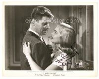 1r0628 LIZABETH SCOTT signed 8x10 still '47 romantic c/u with Burt Lancaster in I Walk Alone!