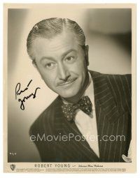 1r0691 ROBERT YOUNG signed 8x10 key book still '40s head & shoulders portrait with bow tie & suit!