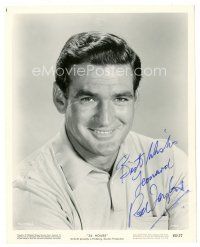 1r0697 ROD TAYLOR signed 8x10 still '65 great head & shoulders smiling portrait from 36 Hours!