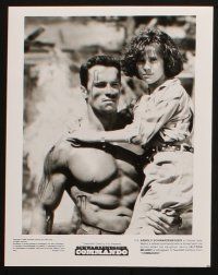 1x089 COMMANDO presskit w/ 12 stills '85 Arnold Schwarzenegger is going to make someone pay!