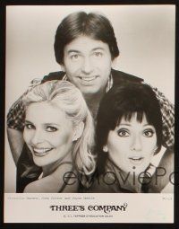 1x237 THREE'S COMPANY TV presskit w/ 1 still '70s John Ritter, Joyce DeWitt & Suzanne Somers!